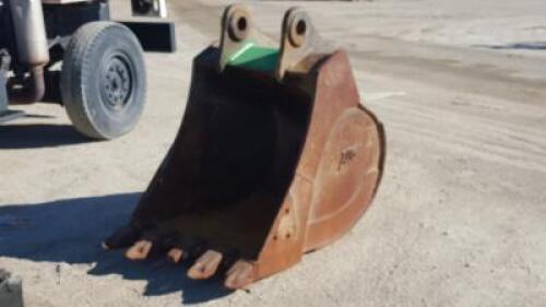 36" GP BUCKET, fits deere 220 excavator