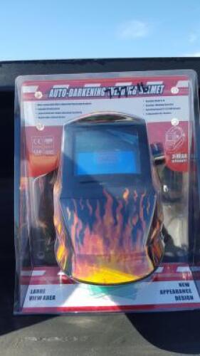 UNUSED SOLAR POWER WELDING HELMET