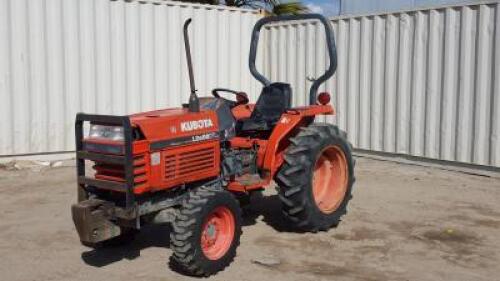 KUBOTA L2600DT UTILITY TRACTOR, 4cyl 27hp diesel, 4x4, 3-point hitch, pto, 1,322 hours indicated. s/n:53344