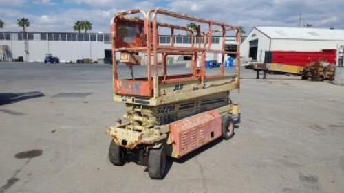 JLG CM2033 SCISSORLIFT, electric, 20' lift, extendable platform. s/n:00176210200015680