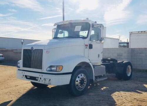 s**2006 INTERNATIONAL 9200I TRUCK TRACTOR, Cummins 10.8L diesel, engine brake, Eaton Fuller 10-speed, 12,000# front, 20,000# rear, 94,662 miles indicated. s/n:2HSCDAHN26C359883 **(OUT OF STATE BUYER ONLY)** **(DOES NOT RUN)**