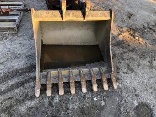 35" WOODS GP BUCKET **(LOCATED IN COLTON, CA)**