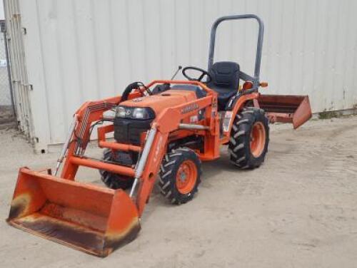 2004 KUBOTA B7510 UTILITY TRACTOR, Kubota 3cyl 21hp diesel, LA272 front loader attachment, 4x4, pto, scraper box, 3-point hitch, 1,152 hours indicated. s/n:30988