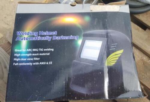 UNUSED AUTO DARKENING WELDING HELMET