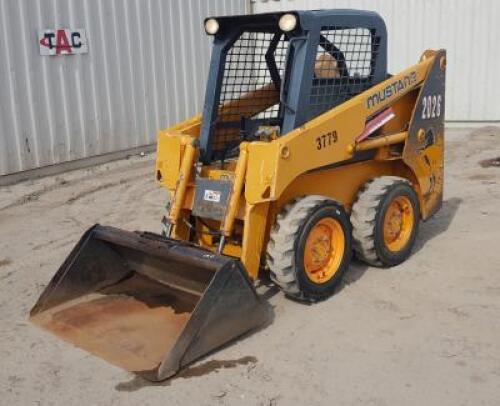 2010 MUSTANG 2026 SKIDSTEER LOADER, gp bucket, aux hydraulics, canopy, 1,794 hours indicated. s/n:MMC02026P00001906