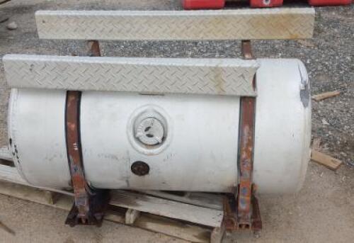 PRODUCT TANK, fits Truck Tractor. **(LOCATED IN COLTON, CA)**