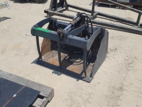 36" GRAPPLE BUCKET, fits Bobcat 763, 753, S-70. **(LOCATED IN COLTON, CA)**