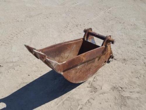 14" GP BUCKET, fits loader backhoe. **(LOCATED IN COLTON, CA)**