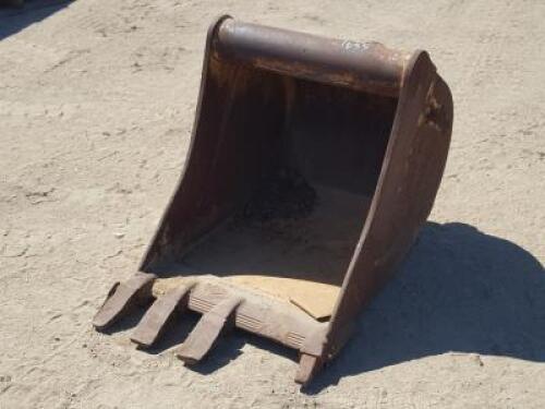 WAINROY 24" GP BUCKET, fits loader backhoe, Wain Roy adapter. **(LOCATED IN COLTON, CA)**