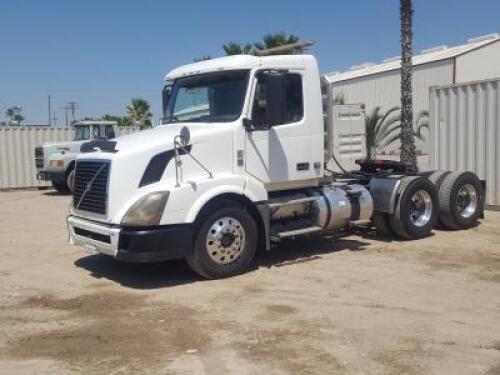 2008 VOLVO VNL TRUCK TRACTOR, Volvo D13 435hp diesel, 10-speed, a/c, 12,500# front, pto, wet kit, sliding 5th wheel, air ride suspension, 40,000# rears. s/n:4V4NC9EH08N490815