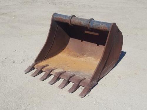 CENTRAL FABRICATORS INC. 36" GP BUCKET, fits mini excavator. **(LOCATED IN COLTON, CA)**