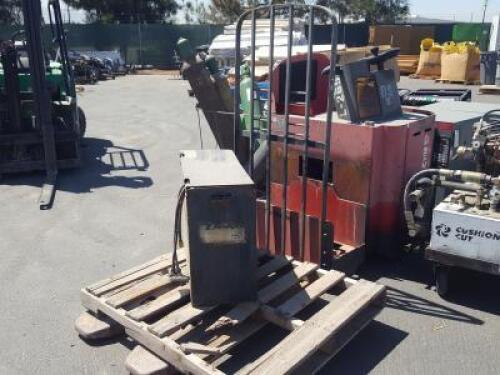 RAYMOND 19-F60L ELECTRIC PALLET JACK. s/n:019-06-66009 **(LOCATED IN COLTON, CA)**