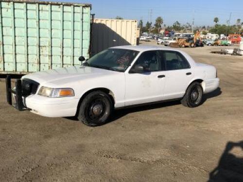 s**2006 FORD CROWN VICTORIA SEDAN, 4.6L gasoline, automatic, a/c, pw, pdl, pm. s/n:2FAHP71W86X110952 **(DEALER, DISMANTLER, OUT OF STATE BUYER, OFF-HIGHWAY USE ONLY)** **(DOES NOT RUN)**