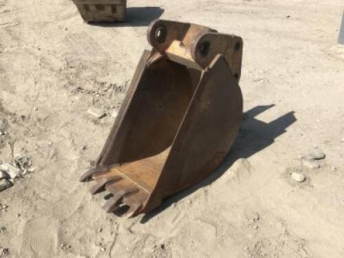 16" GP BUCKET, fits Case backhoe. **(LOCATED IN COLTON, CA)**