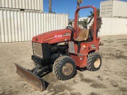 2013 DITCH WITCH RT45 TRENCHER, Deutz diesel, backfill blade, 4x4, 7' trencher, offset trencher, 1,810 hours indicated. s/n:CMWRT45XJD0001695