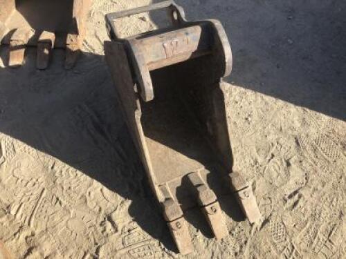 12" GP BUCKET **(LOCATED IN COLTON, CA)**