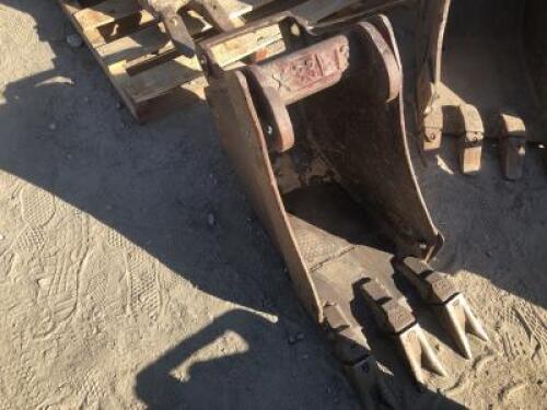 12" GP BUCKET **(LOCATED IN COLTON, CA)**