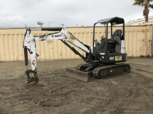 2014 BOBCAT E32 MINI HYDRAULIC EXCAVATOR, q/c, aux hydraulics, backfill blade, canopy, 1,913 hours indicated. s/n:A94H17485