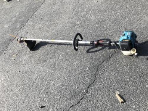 MAKITA WEED EATER. s/n:EH02617X209323Y **(LOCATED IN COLTON, CA)**