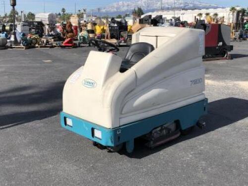 TENNANT 7200 RIDE ON FLOOR SCRUBBER, electric. s/n:7200-6894 **(LOCATED IN COLTON, CA)**