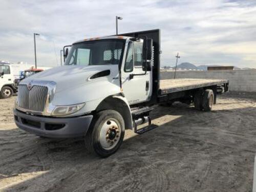 2011 INTERNATIONAL DURASTAR FLATBED TRUCK, Maxxforce diesel, automatic, a/c, Marathon 25' flatbed, 17,500# rear, Maxon 2,500# lift gate. s/n:1HTJTSKL7BH339263 **(DOES NOT RUN)**