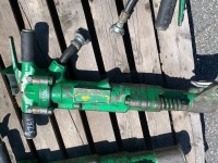 2016 APT M190 90# AIR HAMMER. s/n:324887M190BV --(LOCATED IN COLTON, CA)--