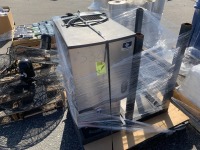 MANITOWOC ICE MACHINE, electric. s/n:1101409097 --(LOCATED IN COLTON, CA)--