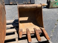 TAG 18" GP BUCKET, fits excavator. s/n:190951-01 --(LOCATED IN COLTON, CA)--