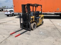 2015 CATERPILLAR GP25N FORKLIFT, 5,000#, 74" mast, 3-stage, 188" lift, sideshift, lpg, canopy, 2,424 hours indicated. s/n:AT35A00353