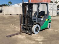 2015 TOYOTA 8FGU25 FORKLIFT, 5,000#, 74" mast, 3-stage, 170" lift, sideshift, dual fuel, canopy, 1,521 hours indicated. s/n:8FGU25-67866